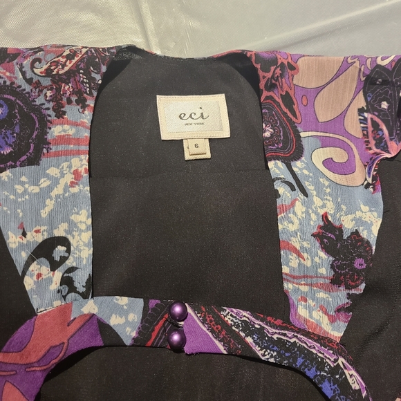Beautiful Eci ruffle blouse.  Size 6. - Picture 3 of 5